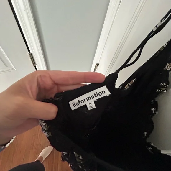 Reformation Embry dress in color Daisy, size 12 - Picture 4 of 4